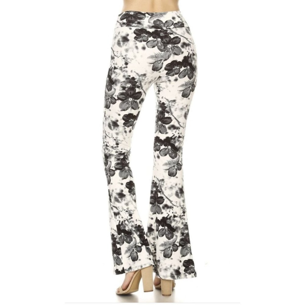Buttery Soft White/Black Floral Leggings - Picture 2 of 3